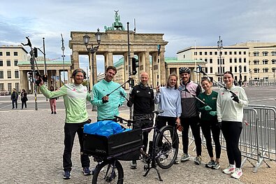 Plogging-Aktion von Organisator SCC EVENTS nach dem BMW BERLIN-MARATHON ©  SCC EVENTS 