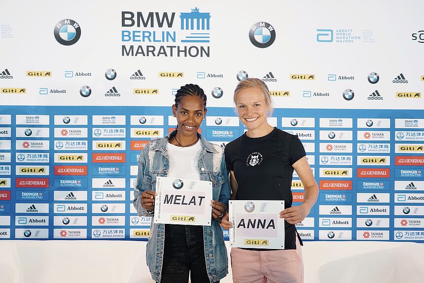 Zwei deutsche Top-Läuferinnen auf der Presse Konferenz im Rahmen des BMW BERLIN-MARATHON 2019