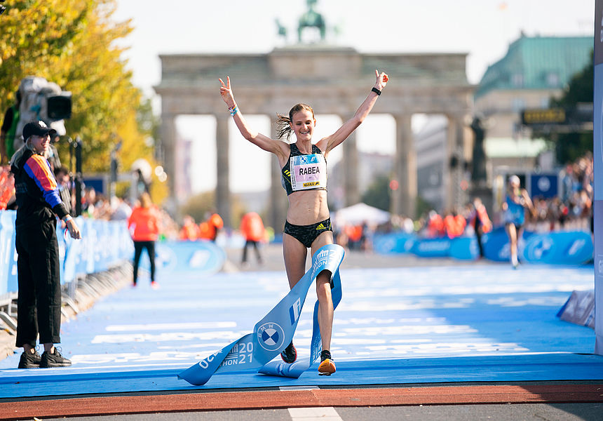 Rabea Schöneborn, schnellste deutsche Läuferin beim BMW BERLIN-MARATHON 2021