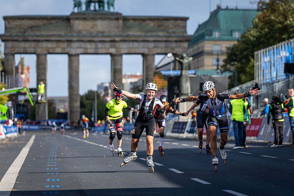 BMW BERLIN-MARATHON Inlineskating: Highlight auf Rollen - die Fahrt durch das Brandenburger Tor 2024 @ SCC EVENTS/Tilo Wiedensohler