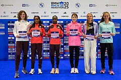Group photo of the national and international favorites.