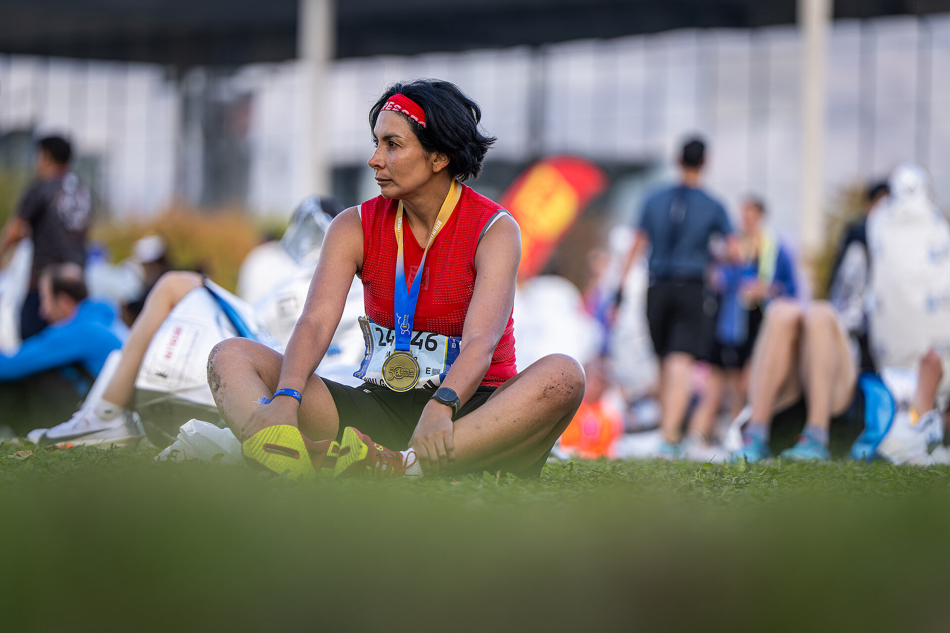 Exhausted and happy at the finish line of the BMW BERLIN-MARATHON 2024. © SCC EVENTS/Tilo Wiedensohler